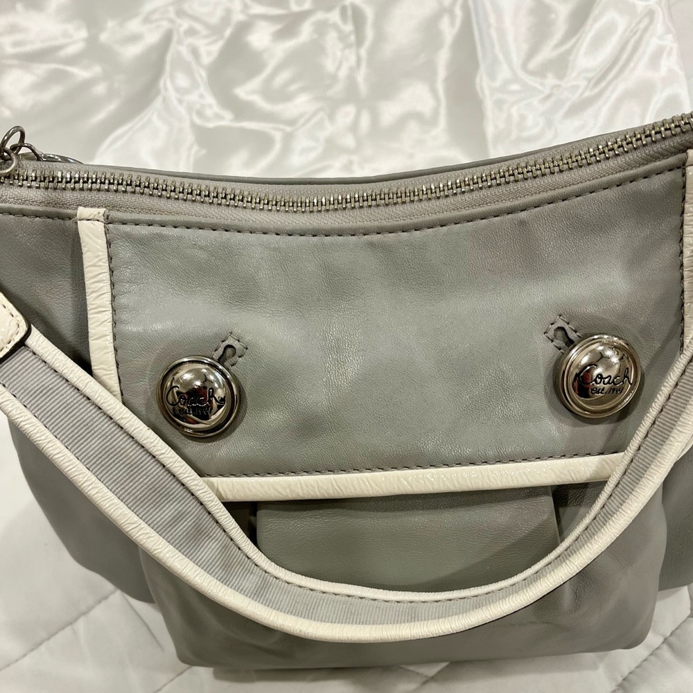 COACH POPPY GROOVY Grey and White Leather Purse - Picture 3 of 15